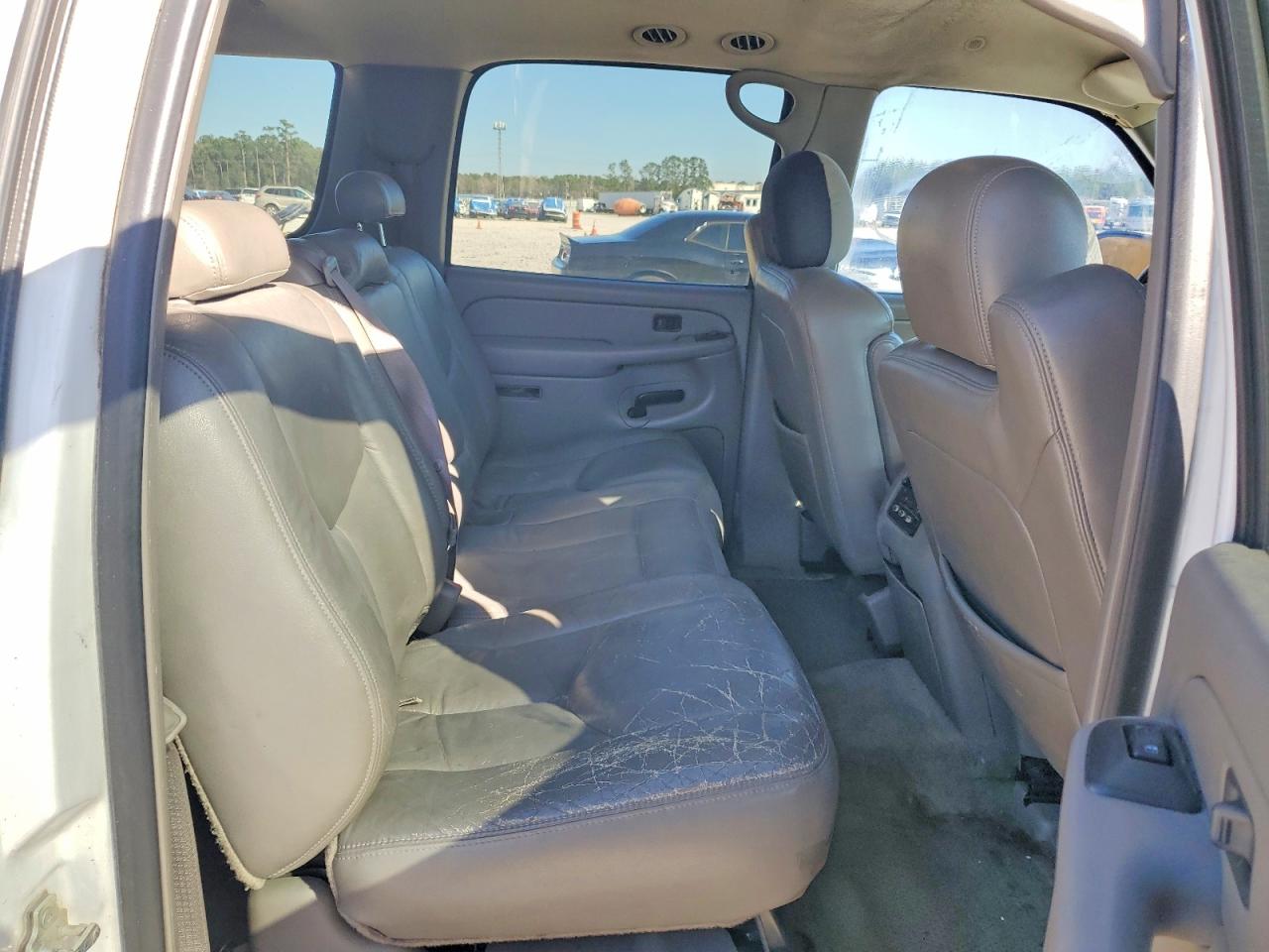 2004 GMC YUKON XL K1500 photo 31