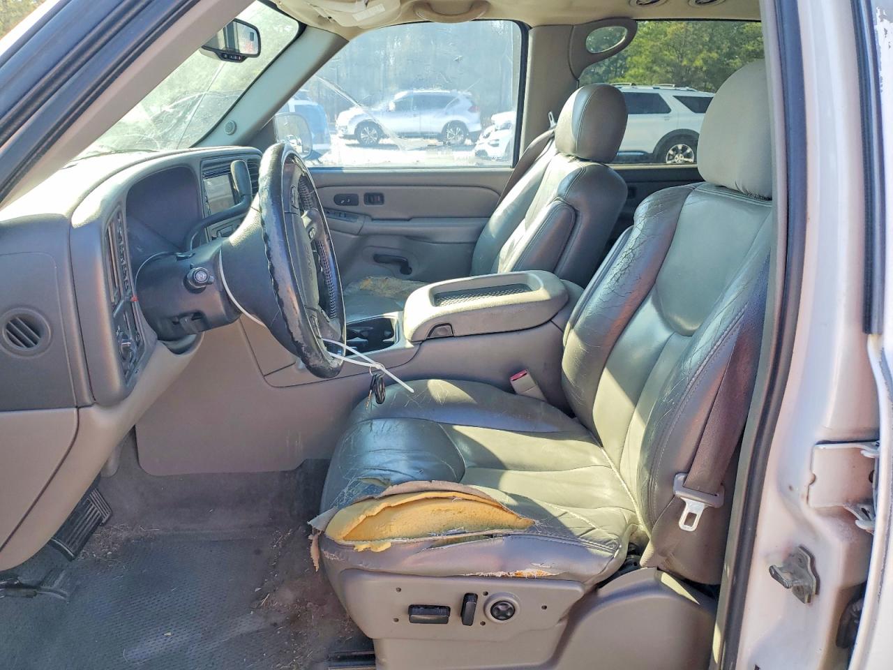 2004 GMC YUKON XL K1500 photo 19