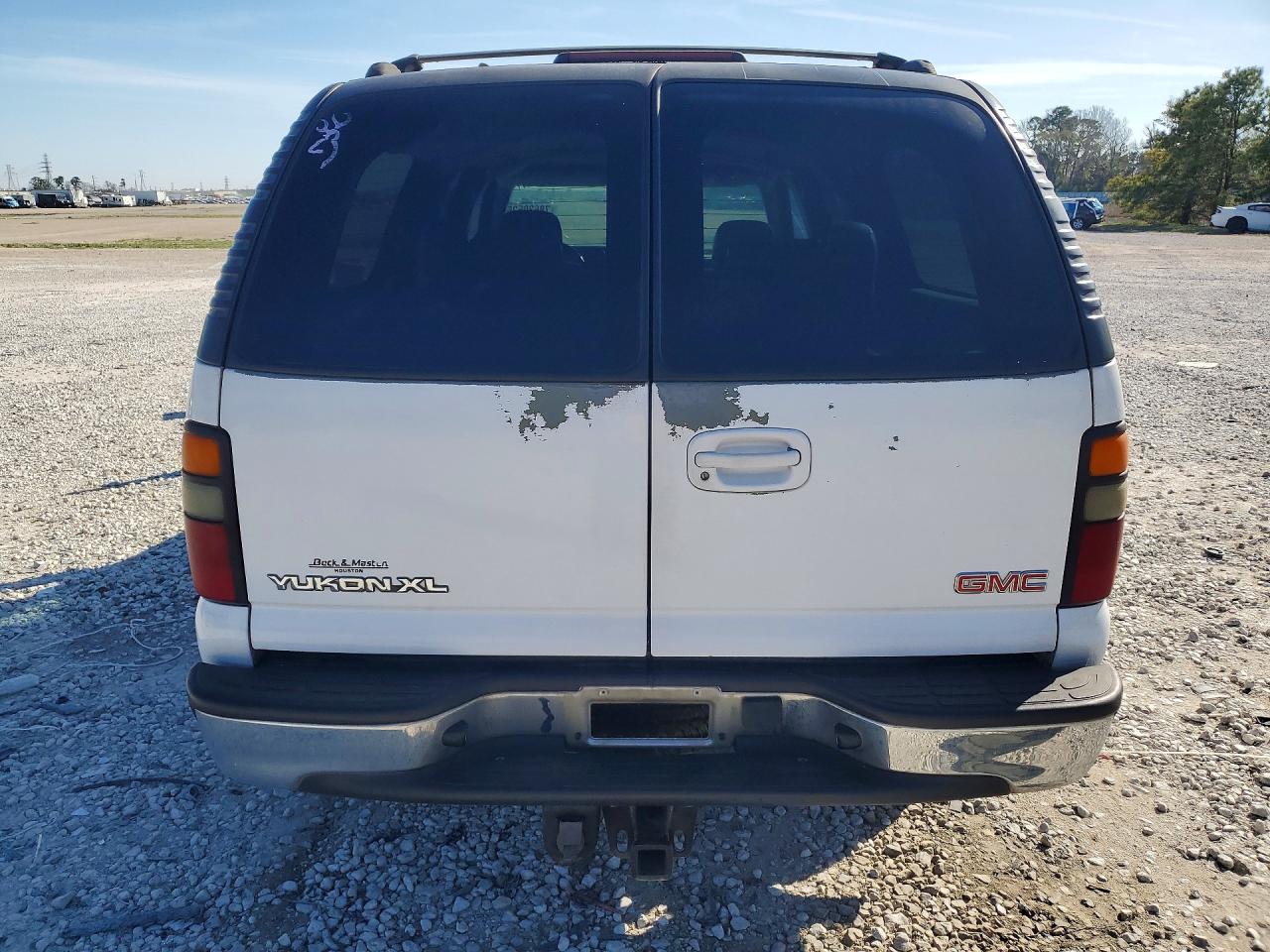 2004 GMC YUKON XL K1500 photo 16