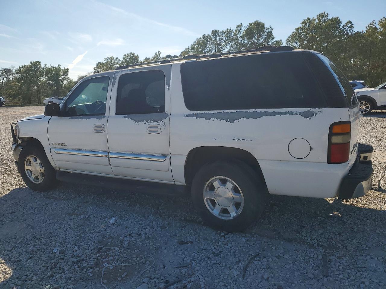 2004 GMC YUKON XL K1500 photo 4