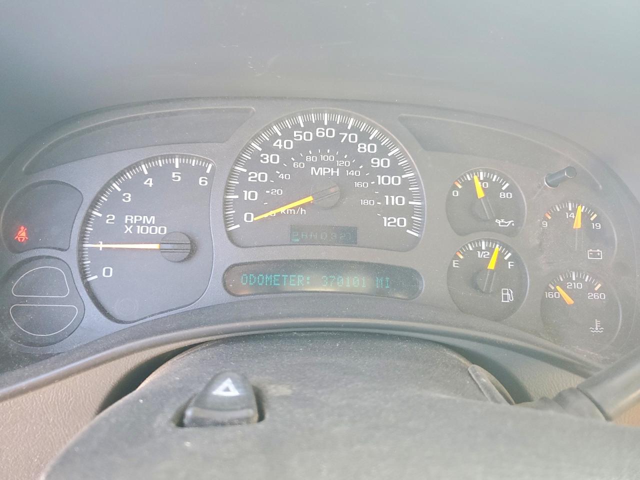 2004 GMC YUKON XL K1500 photo 25