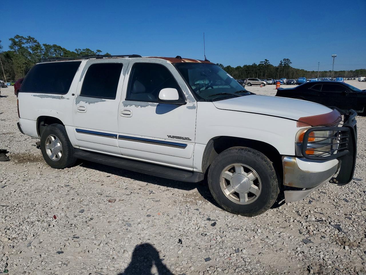 2004 GMC YUKON XL K1500 photo 10