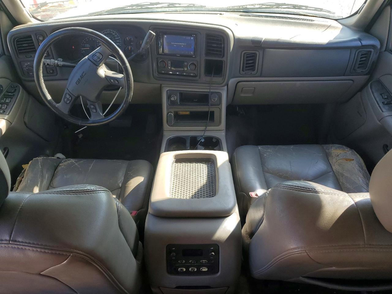2004 GMC YUKON XL K1500 photo 22