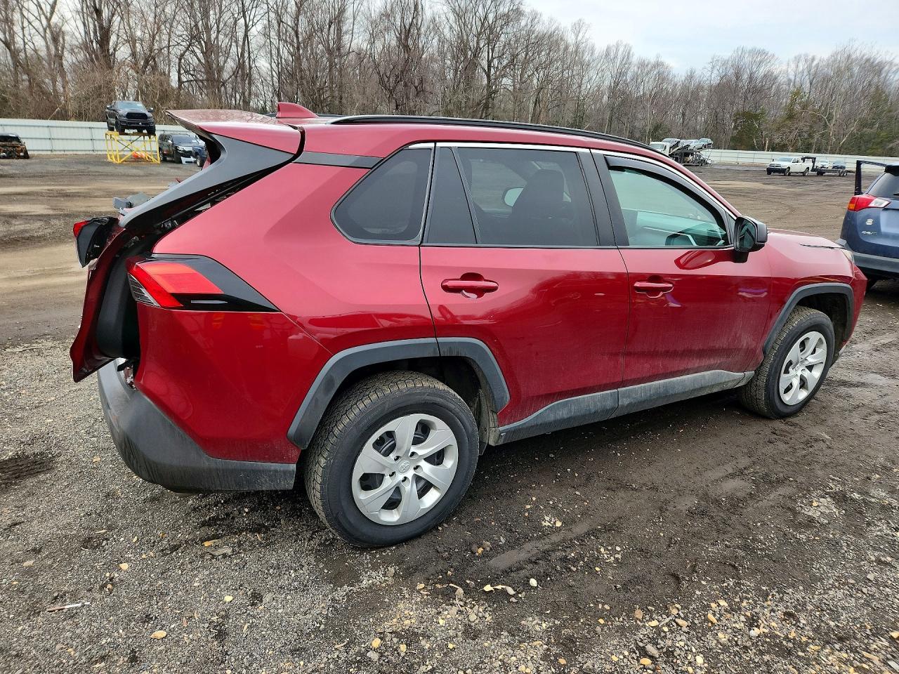 2021 TOYOTA RAV4 LE photo 3