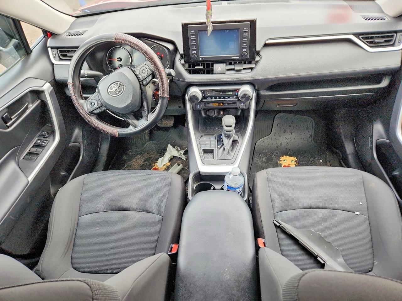 2021 TOYOTA RAV4 LE photo 8
