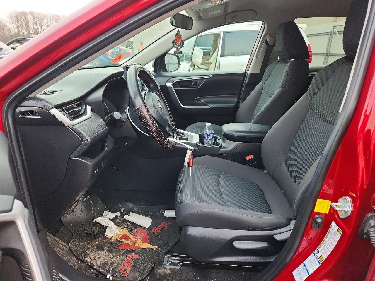2021 TOYOTA RAV4 LE photo 7