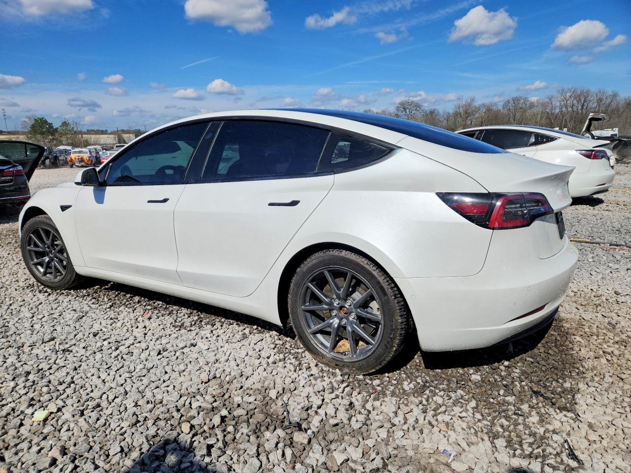 2022 TESLA MODEL 3 photo 4