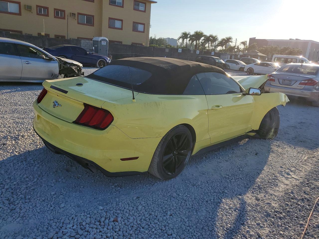 2015 FORD MUSTANG photo 3