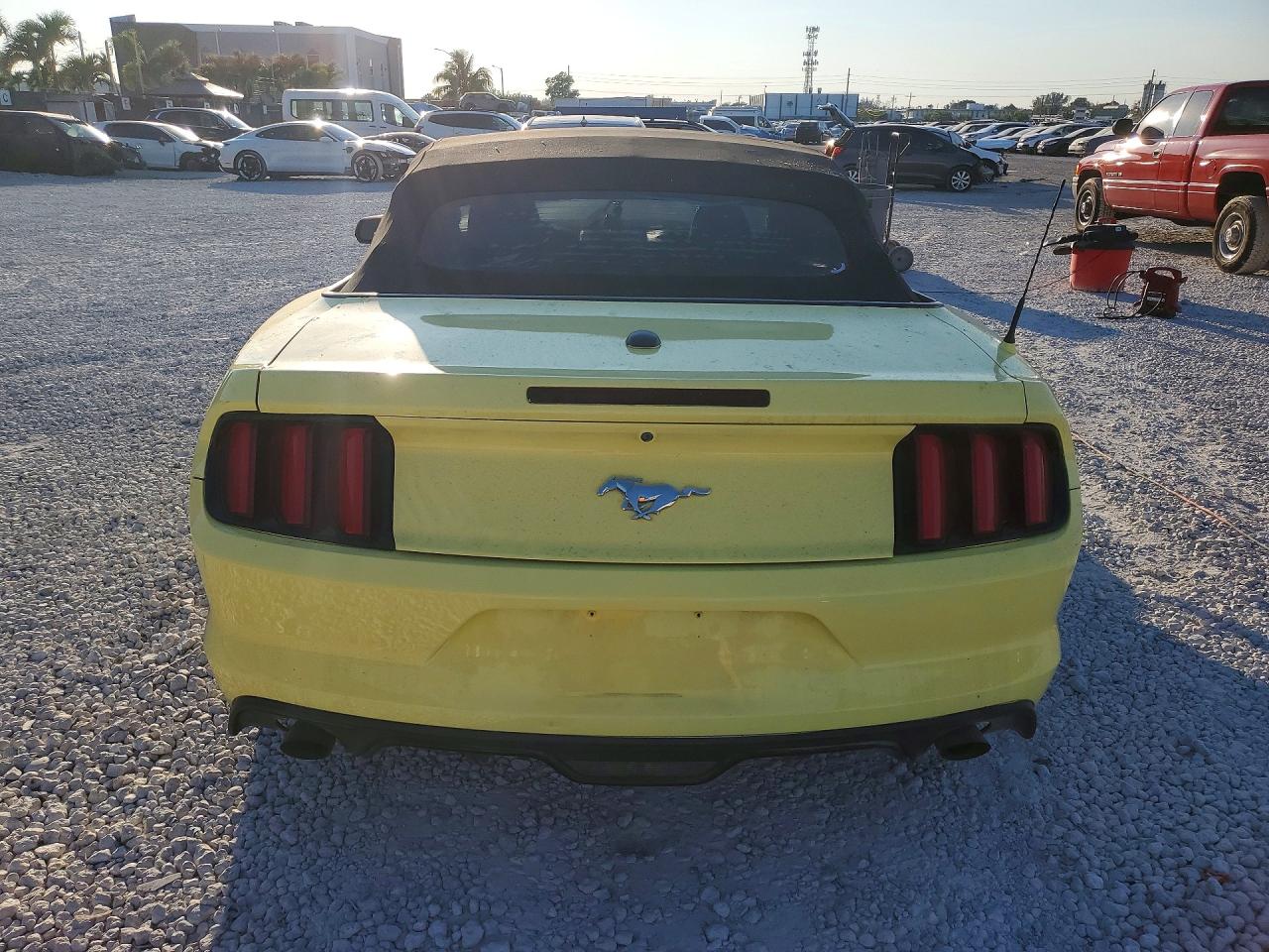 2015 FORD MUSTANG photo 6