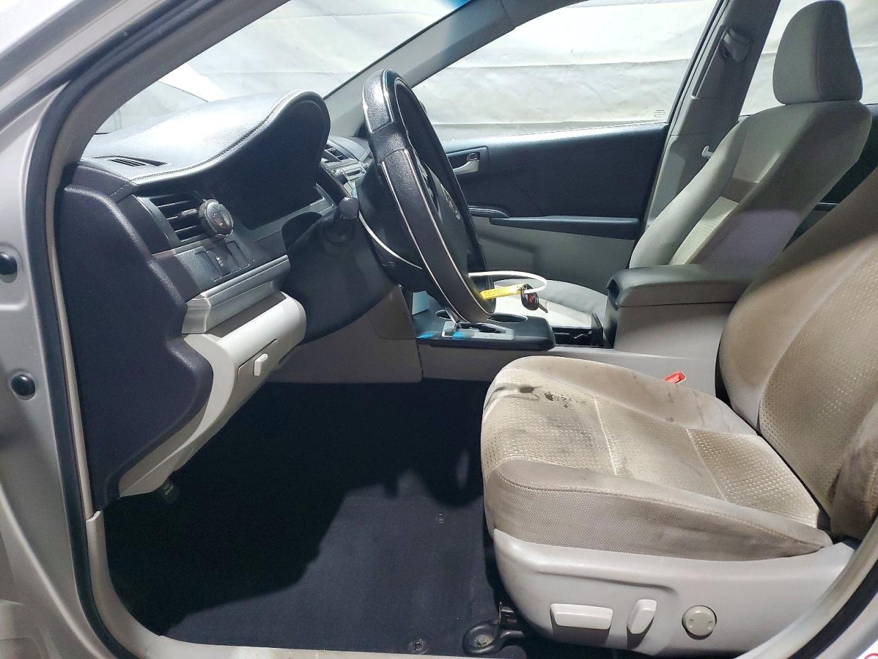 2012 TOYOTA CAMRY LE photo 13