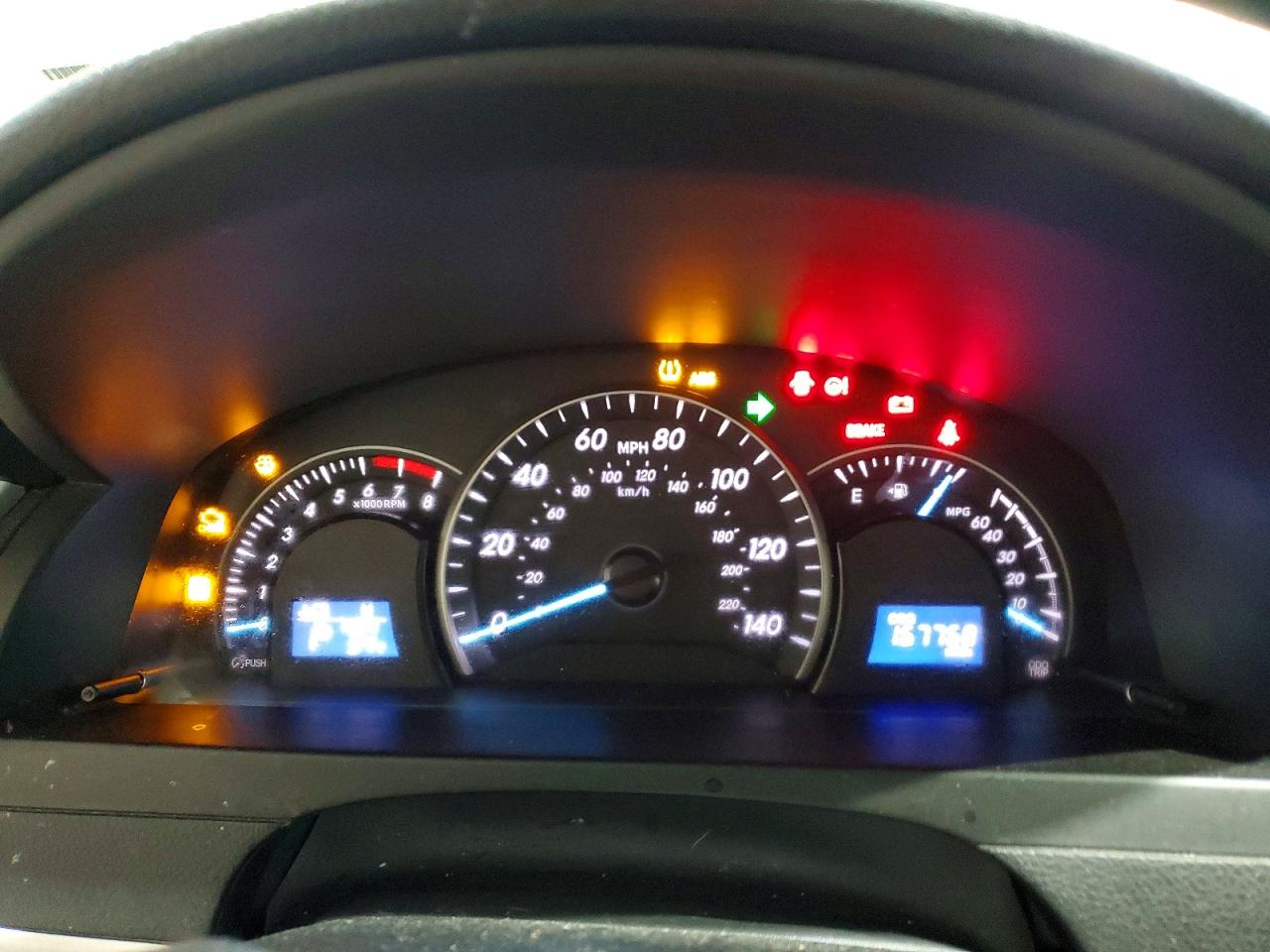 2012 TOYOTA CAMRY LE photo 17