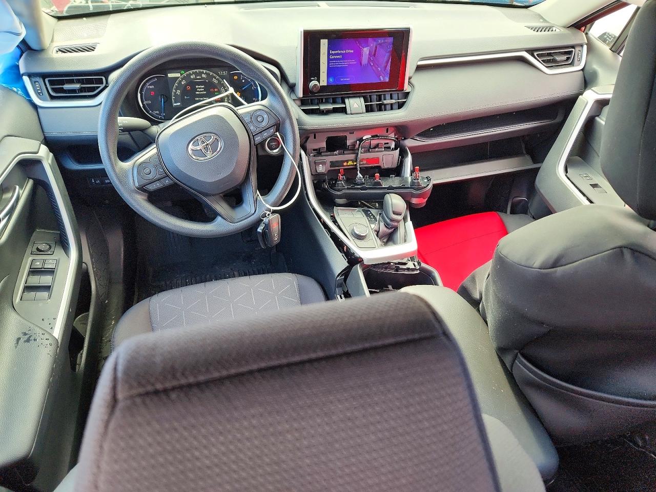 2024 TOYOTA RAV4 XLE photo 8