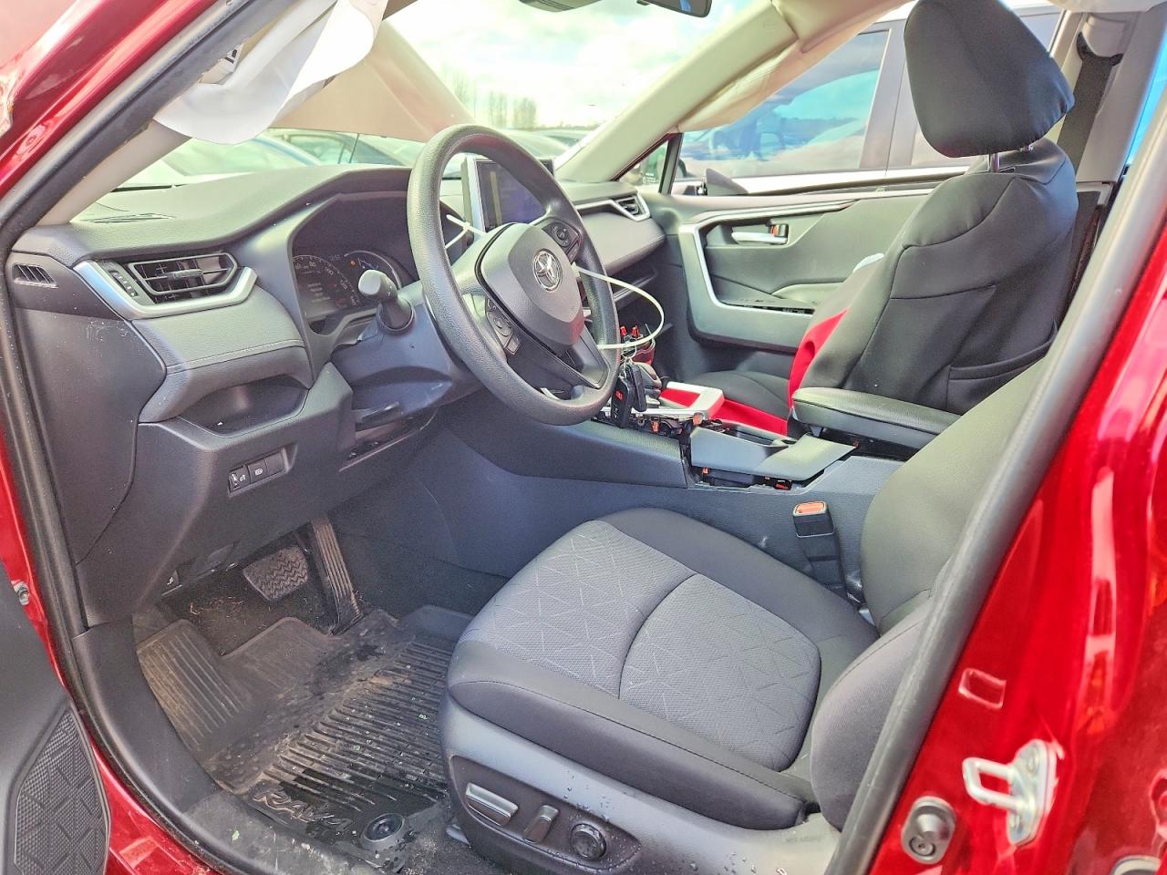 2024 TOYOTA RAV4 XLE photo 7