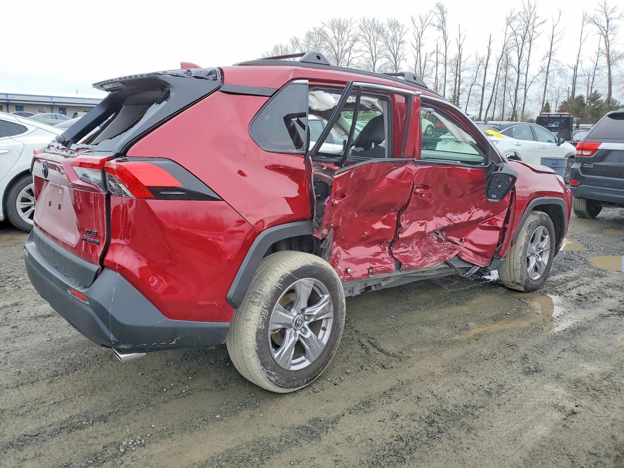2024 TOYOTA RAV4 XLE photo 3