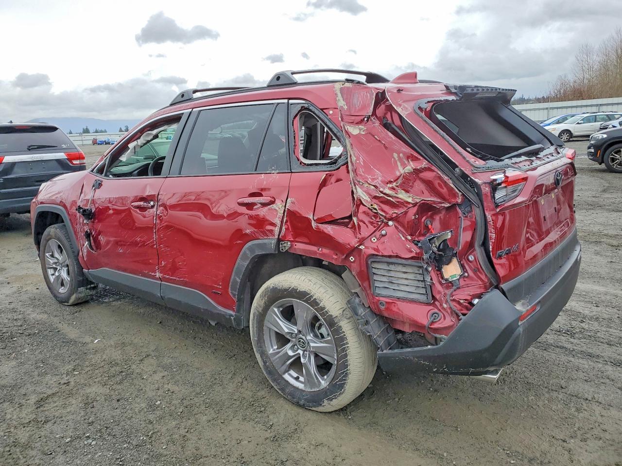 2024 TOYOTA RAV4 XLE photo 2