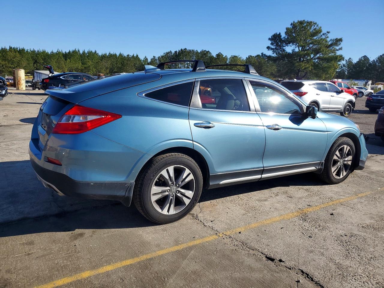 2013 HONDA CROSSTOUR photo 3