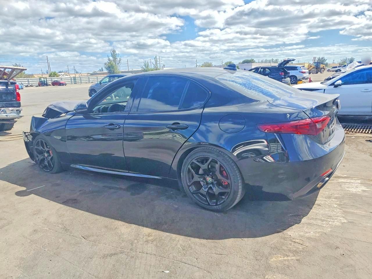 2020 ALFA ROMEO GIULIA photo 3