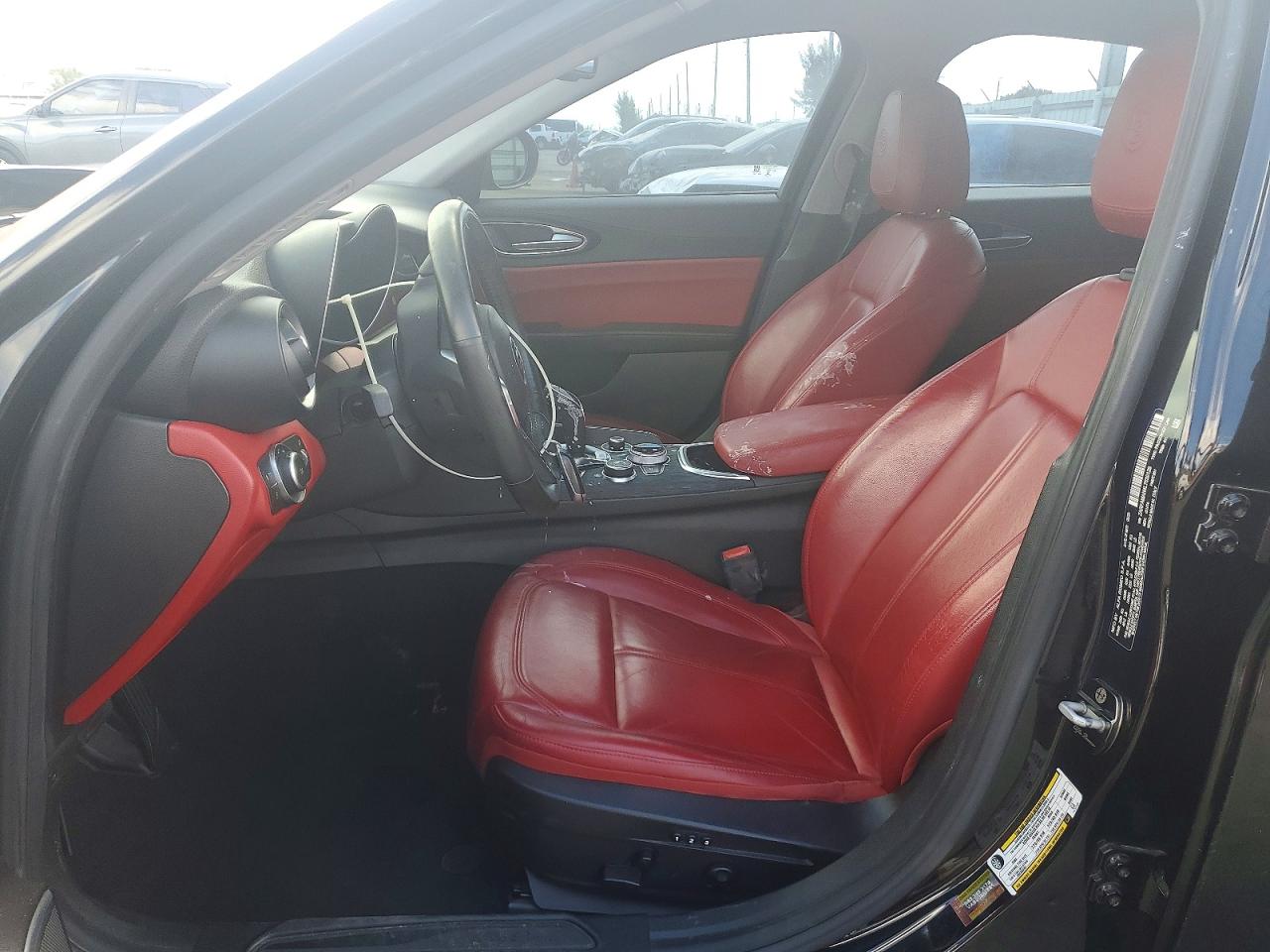 2020 ALFA ROMEO GIULIA photo 13