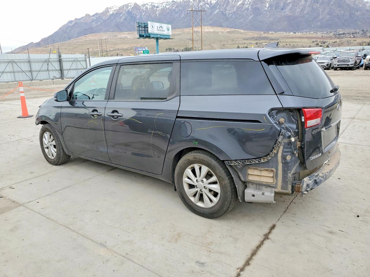 2017 KIA SEDONA LX photo 2