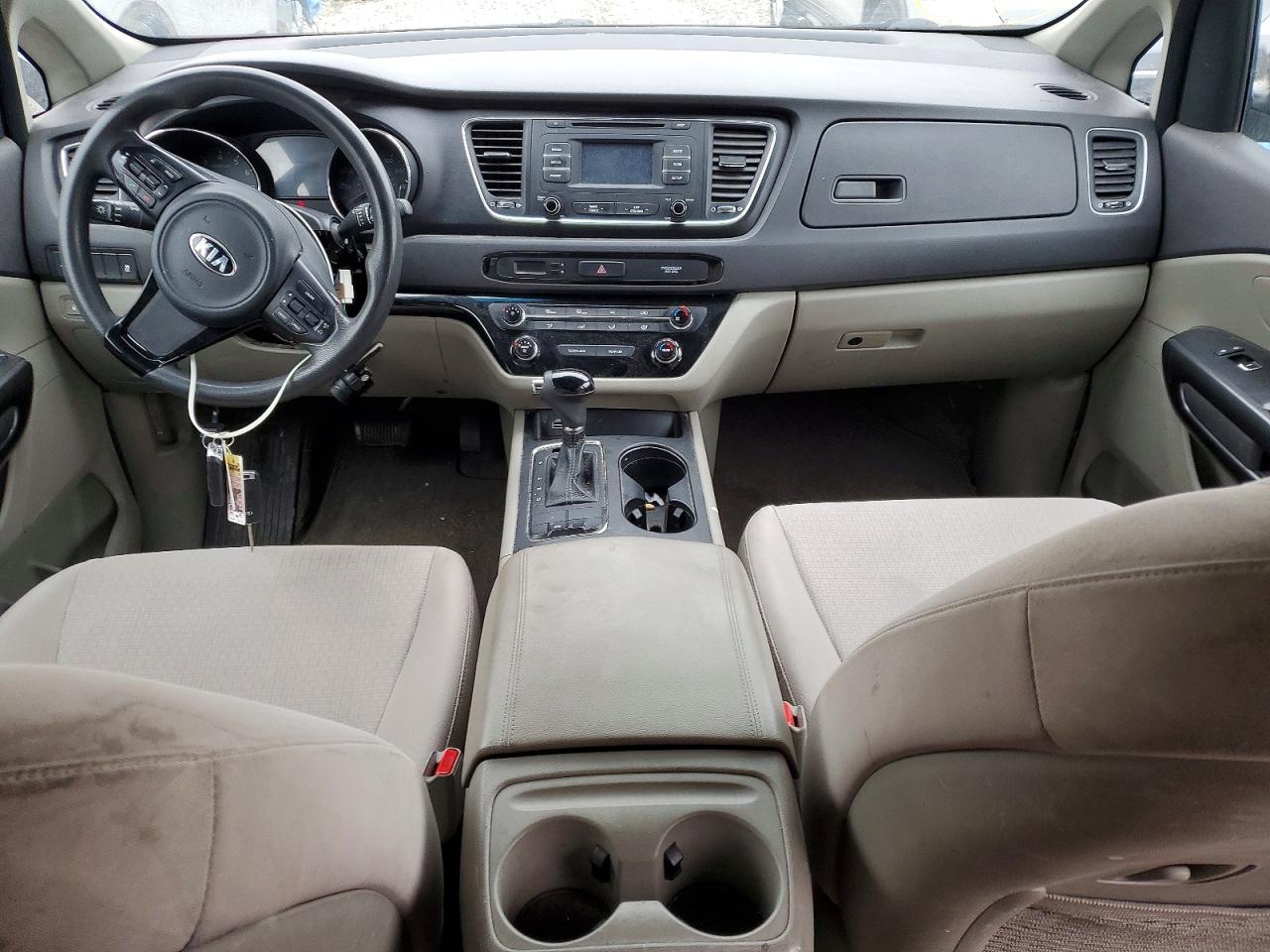 2017 KIA SEDONA LX photo 8