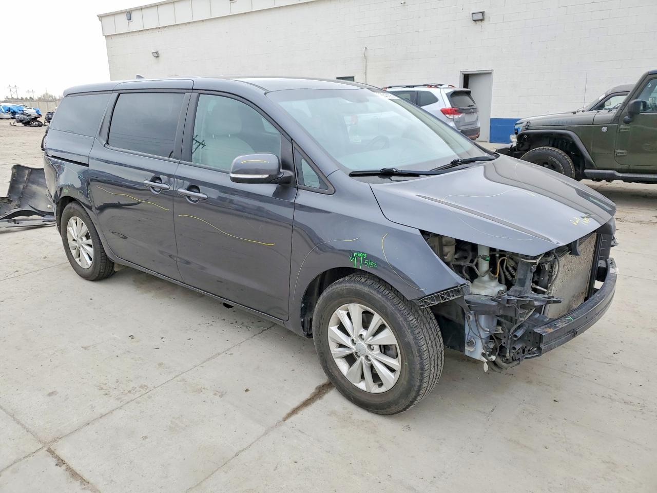 2017 KIA SEDONA LX photo 4