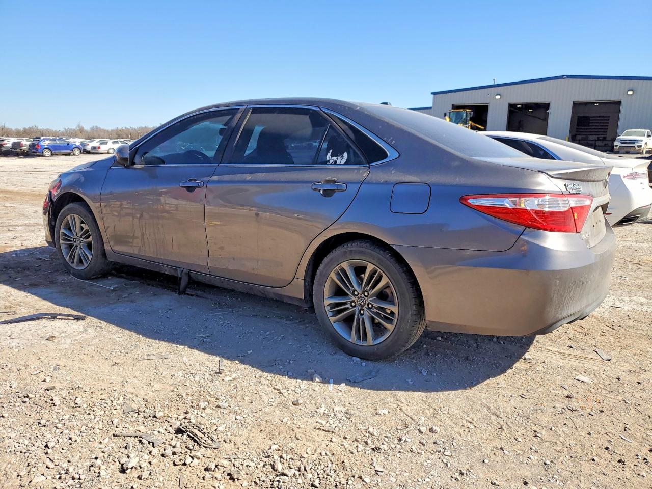 2017 TOYOTA CAMRY SE photo 3