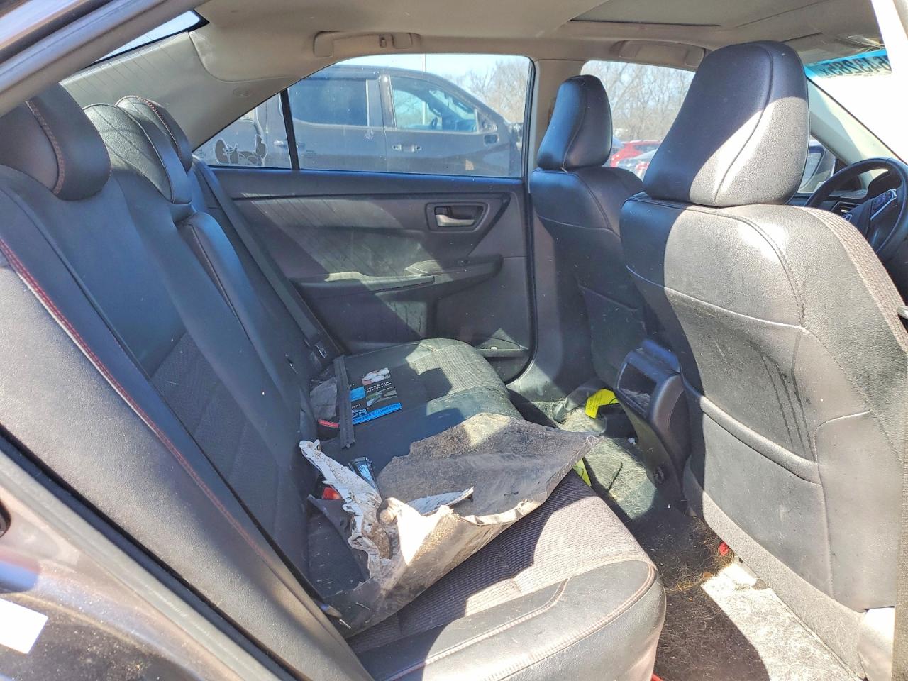 2017 TOYOTA CAMRY SE photo 19