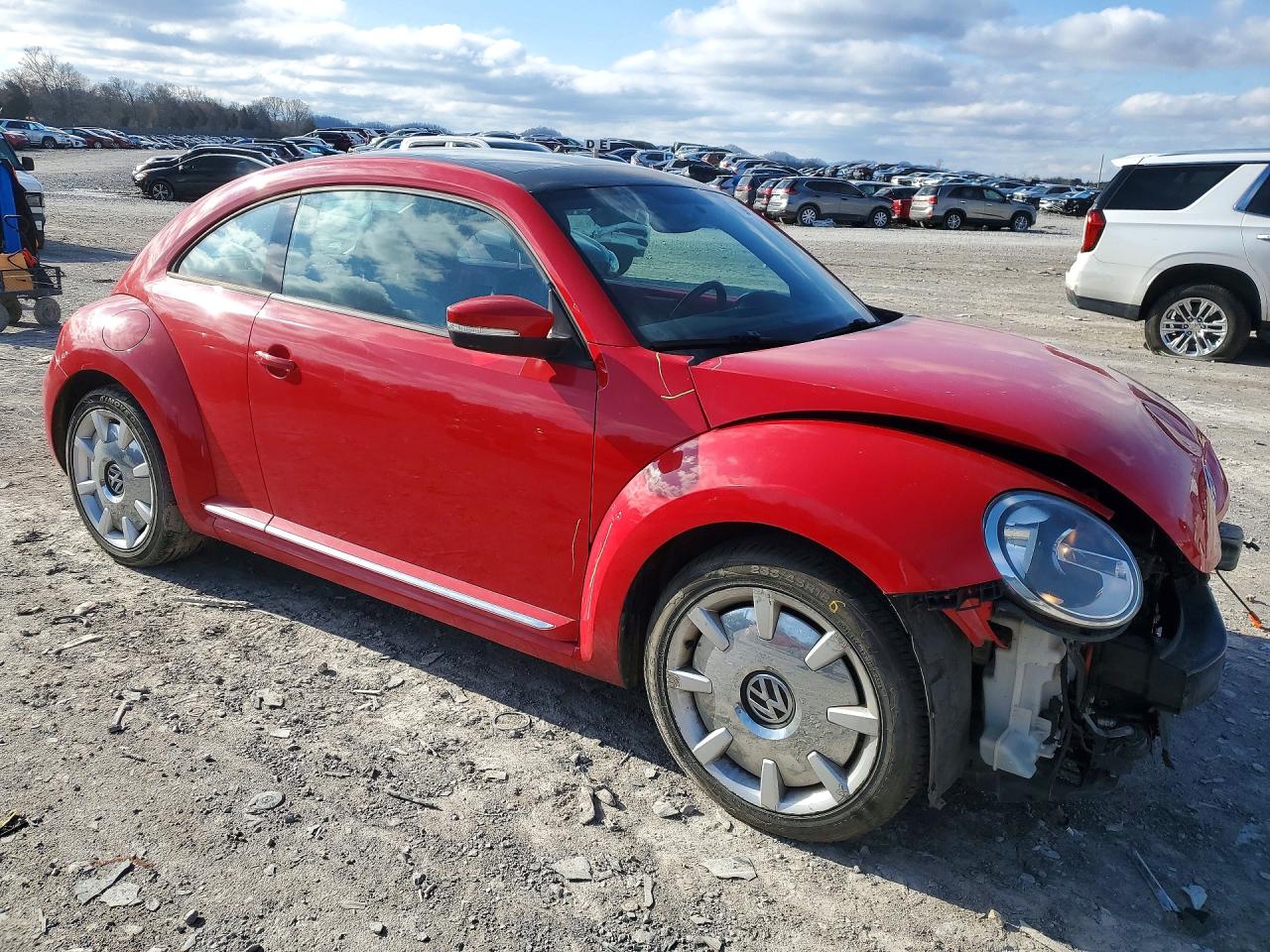 2013 VOLKSWAGEN BEETLE photo 4