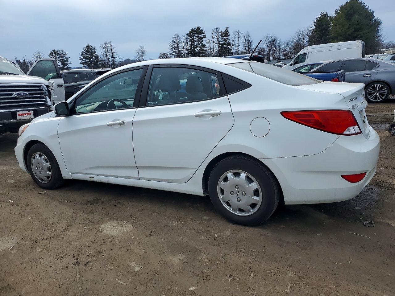 2016 HYUNDAI ACCENT SE photo 2