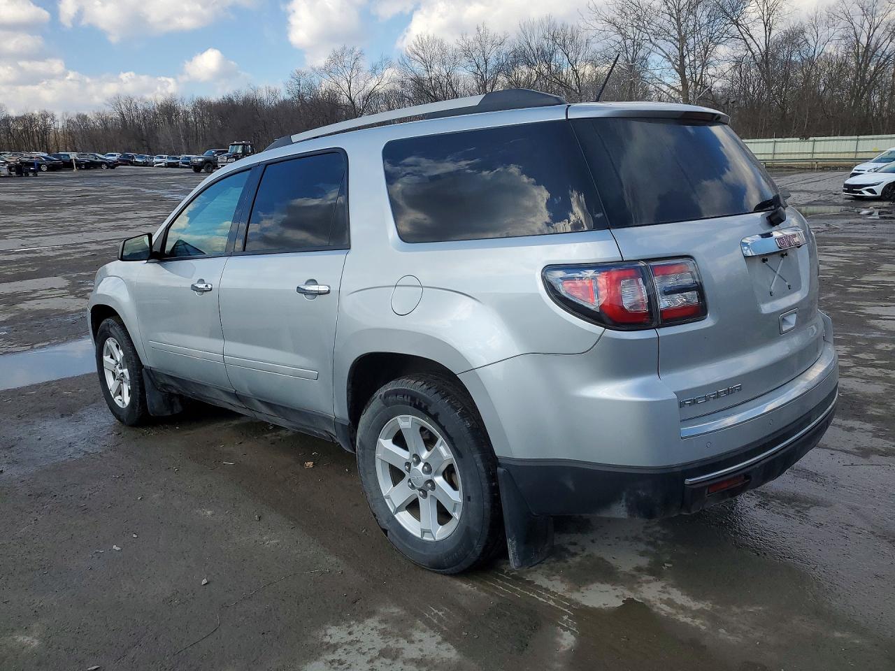 2015 GMC ACADIA SLE photo 2