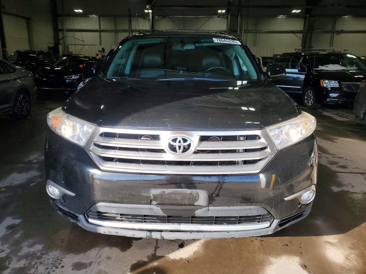 2011 TOYOTA HIGHLANDER SE photo 5