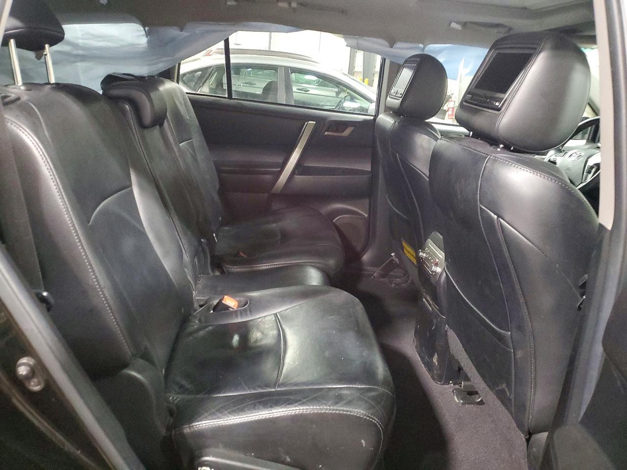 2011 TOYOTA HIGHLANDER SE photo 11