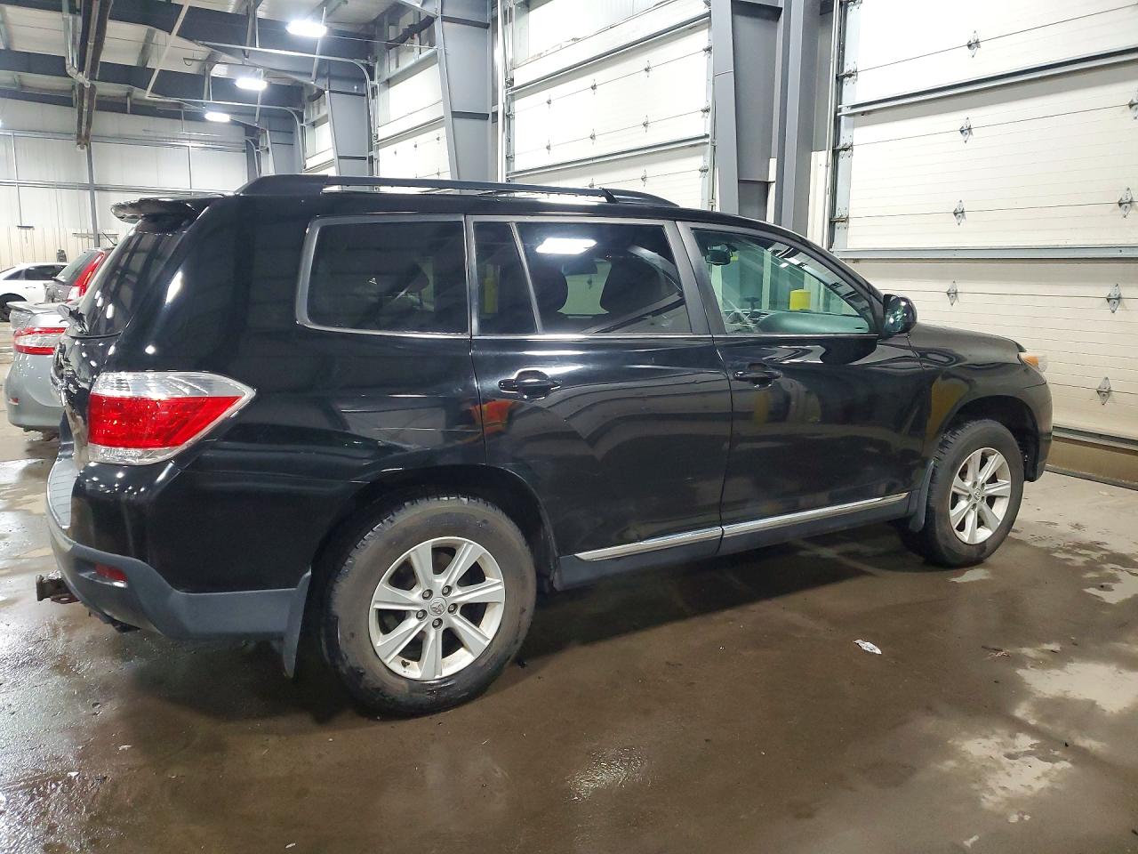 2011 TOYOTA HIGHLANDER SE photo 3