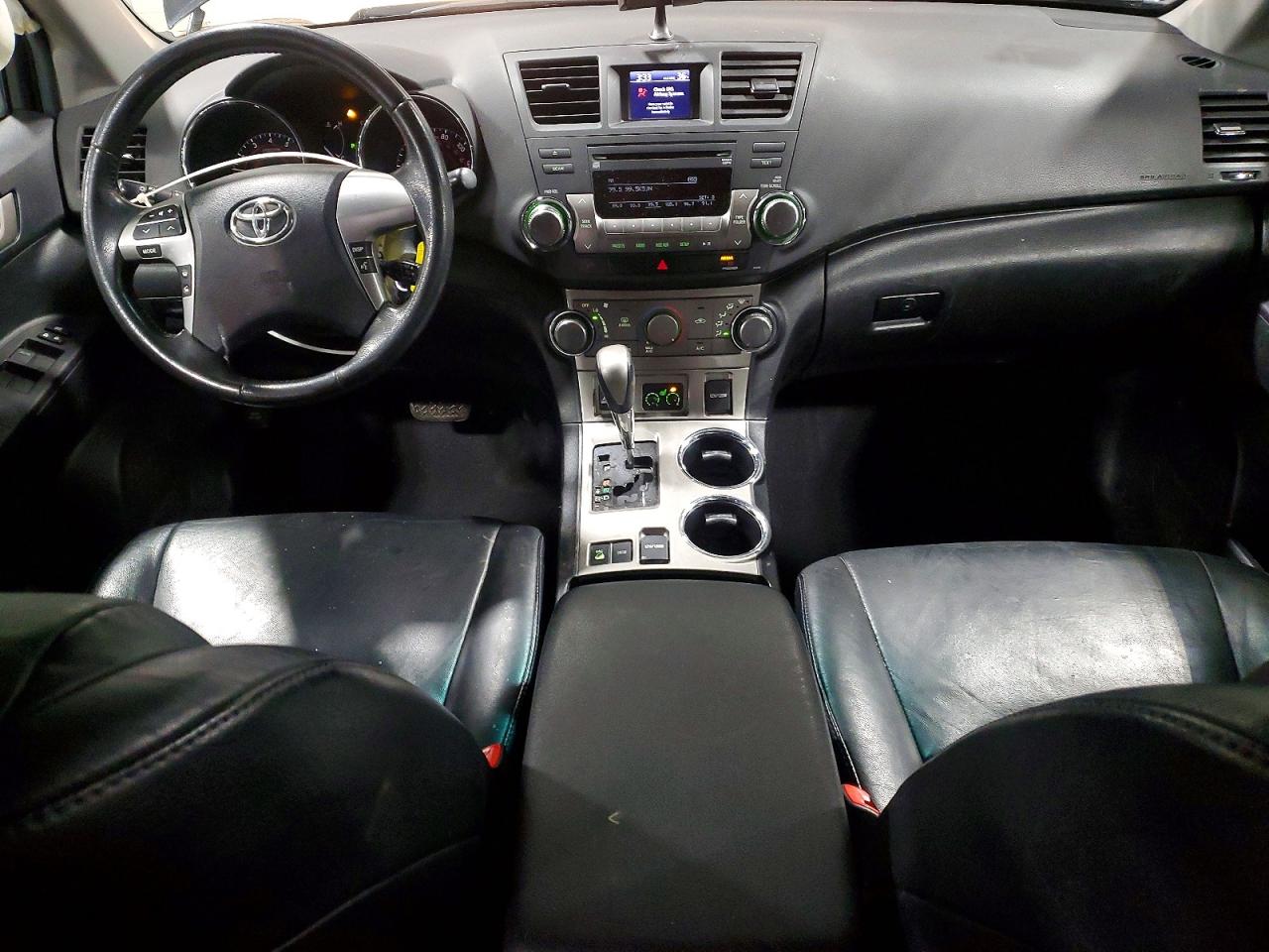 2011 TOYOTA HIGHLANDER SE photo 8