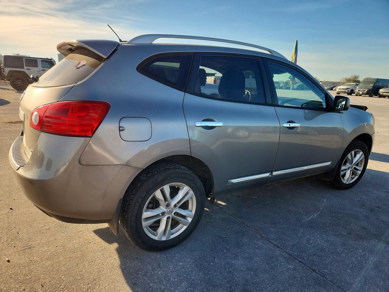 2013 NISSAN ROGUE S photo 3