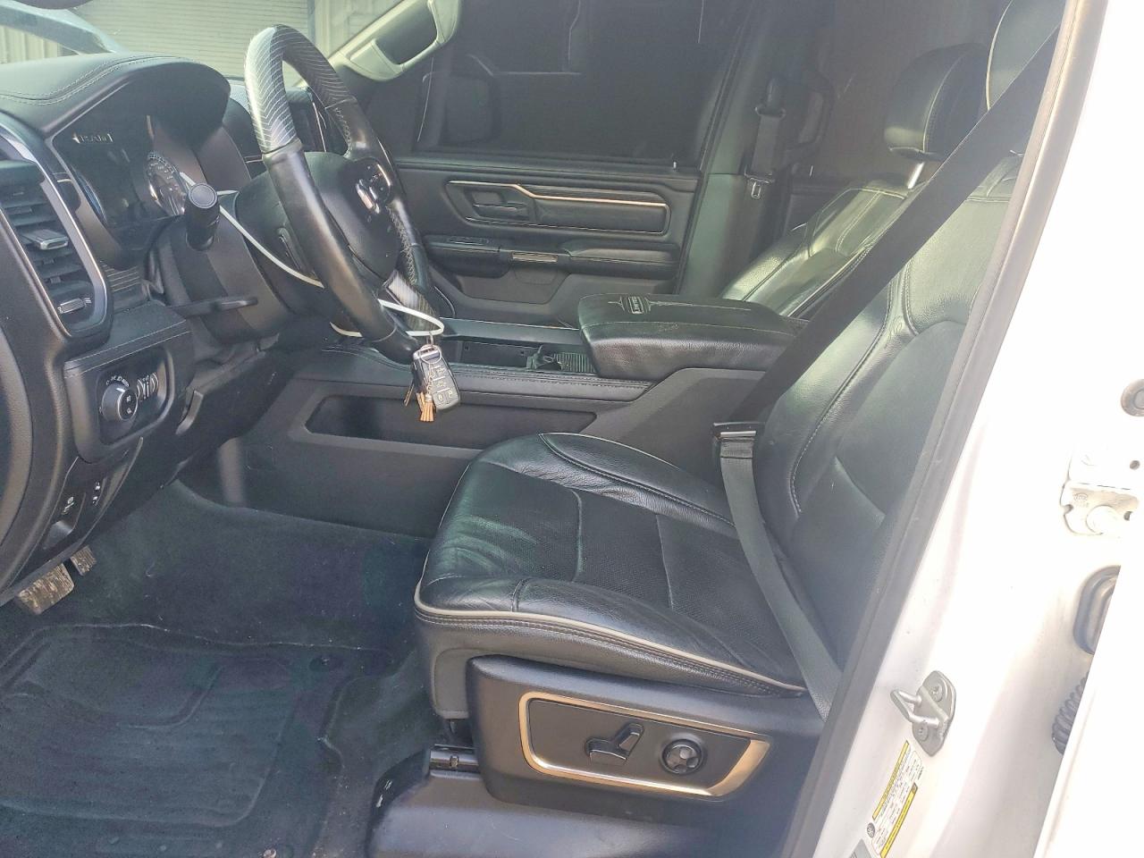 2019 RAM 1500 LIMITED photo 13