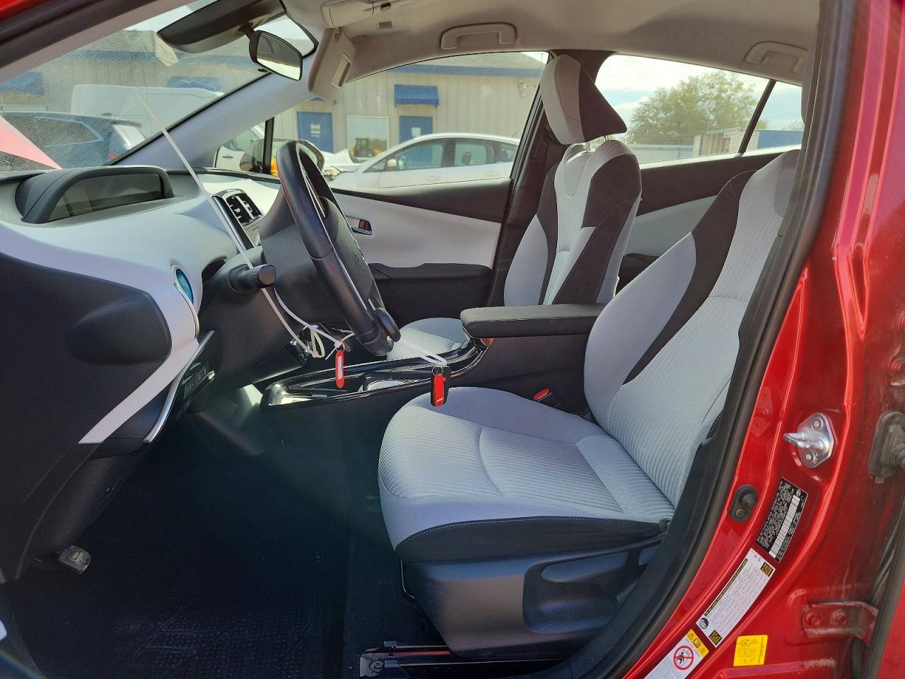 2018 TOYOTA PRIUS THREE photo 7
