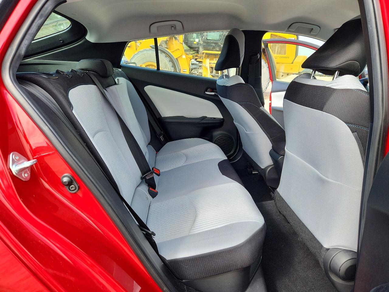 2018 TOYOTA PRIUS THREE photo 10
