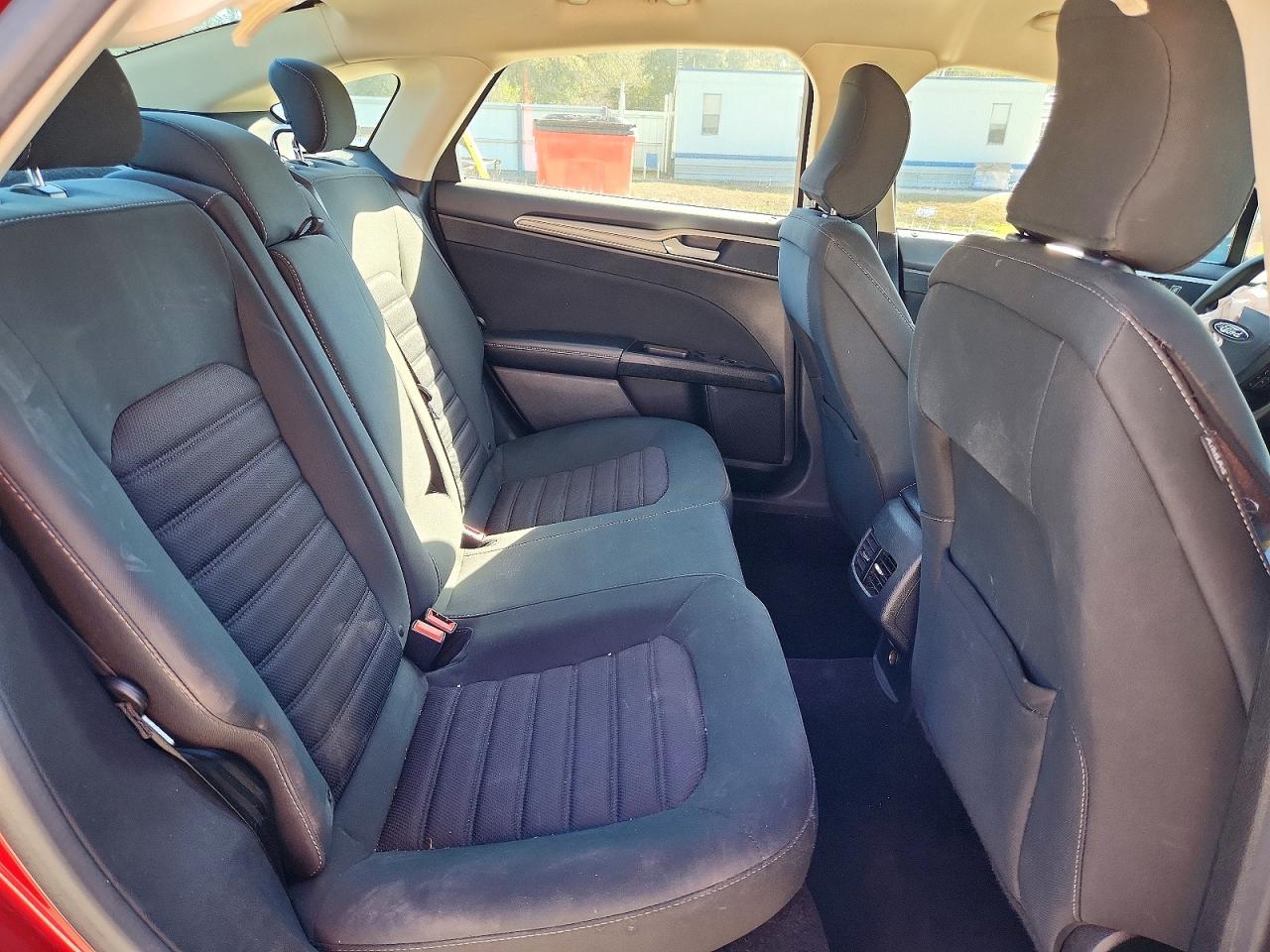 2017 FORD FUSION SE photo 37