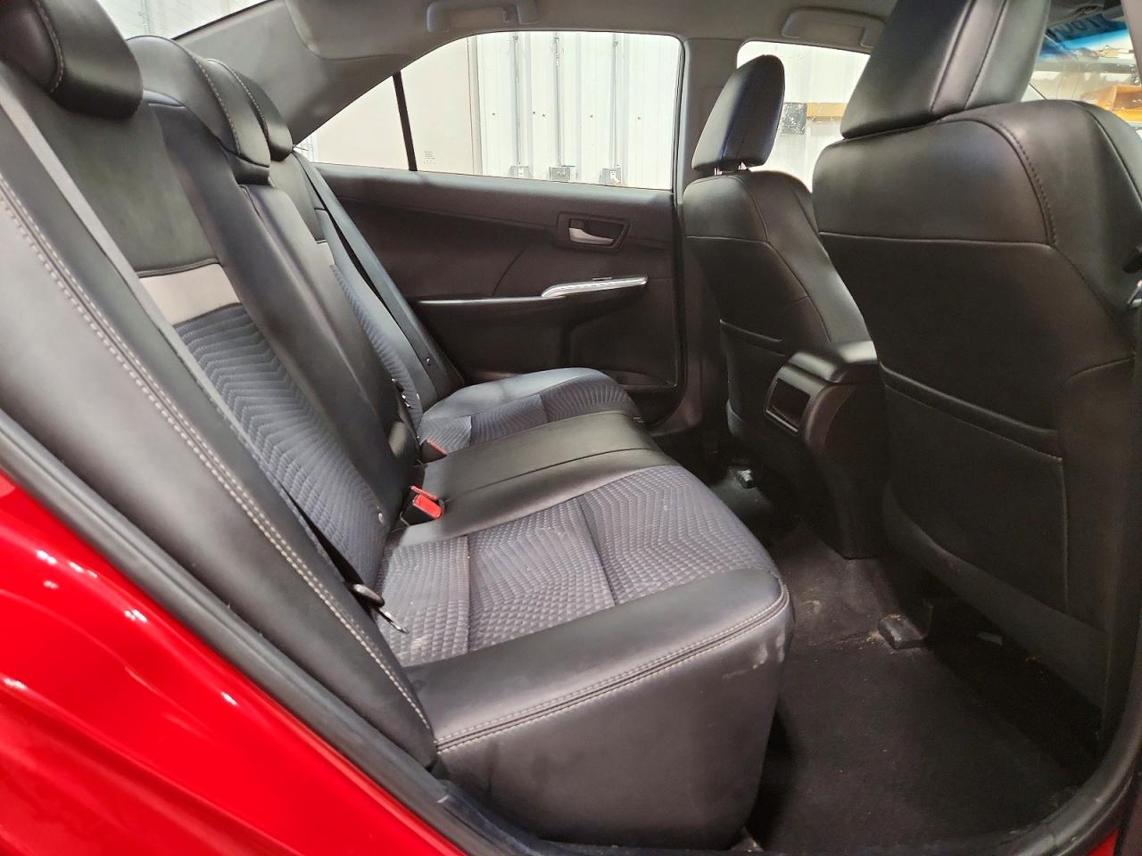 2014 TOYOTA CAMRY SE photo 28