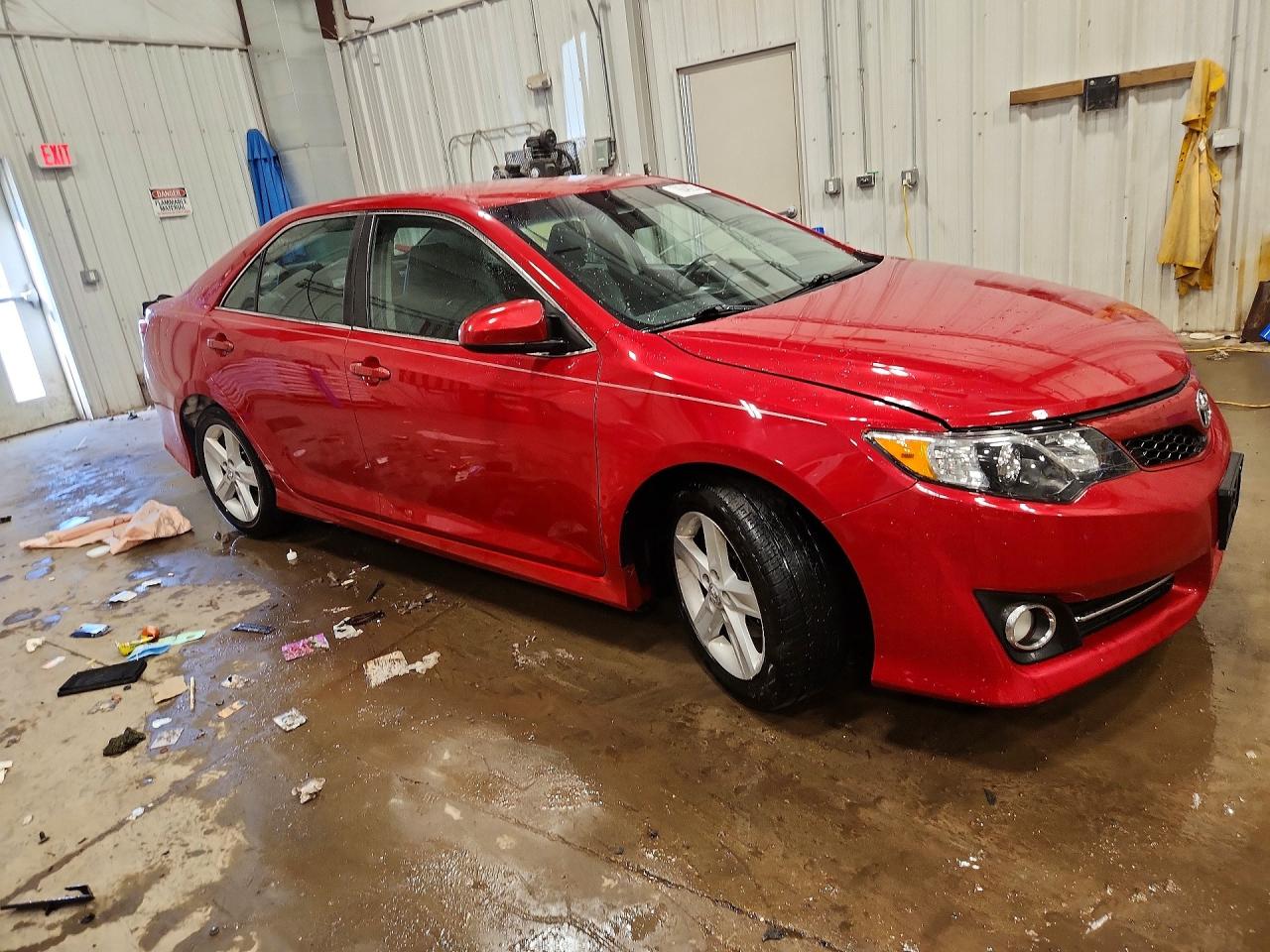 2014 TOYOTA CAMRY SE photo 10