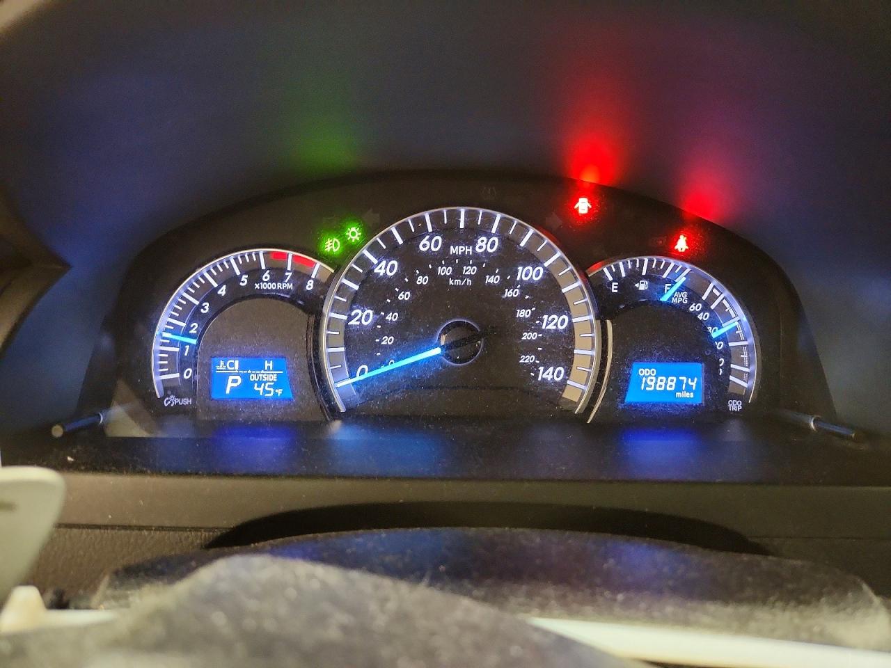 2014 TOYOTA CAMRY SE photo 25