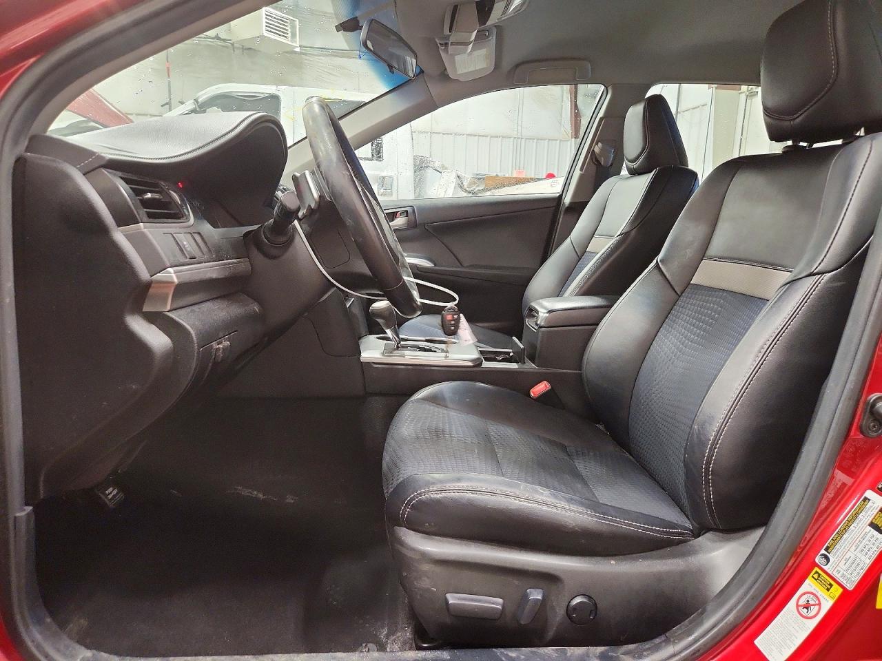 2014 TOYOTA CAMRY SE photo 19