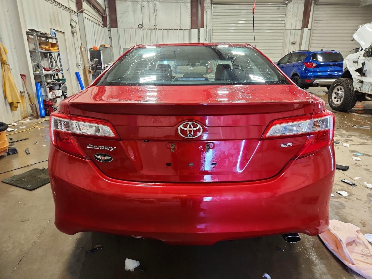 2014 TOYOTA CAMRY SE photo 16