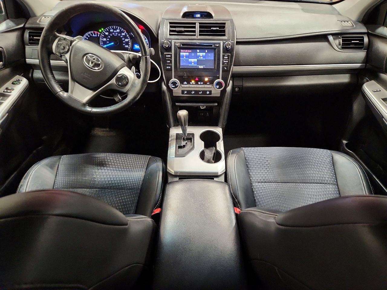 2014 TOYOTA CAMRY SE photo 22