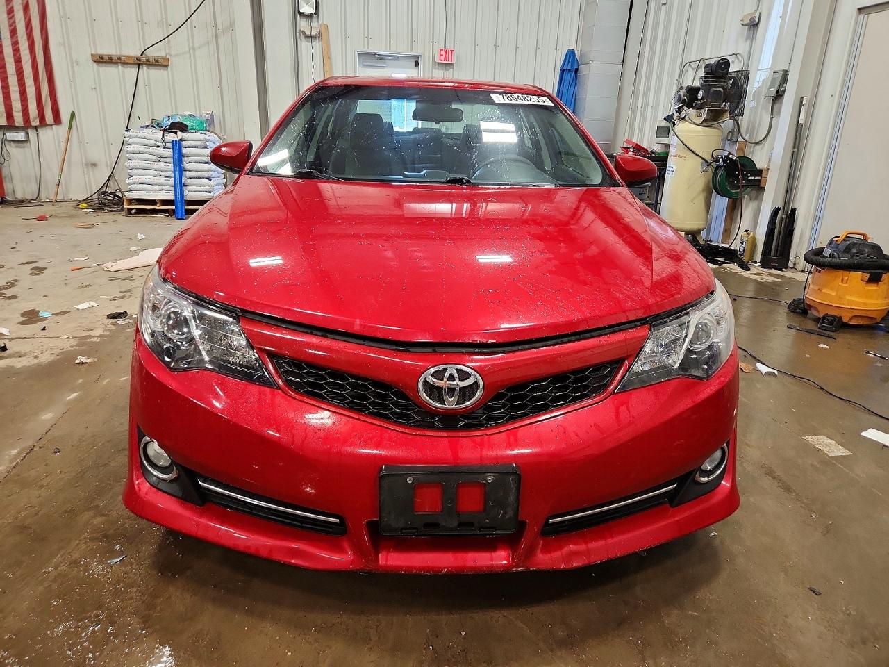 2014 TOYOTA CAMRY SE photo 13
