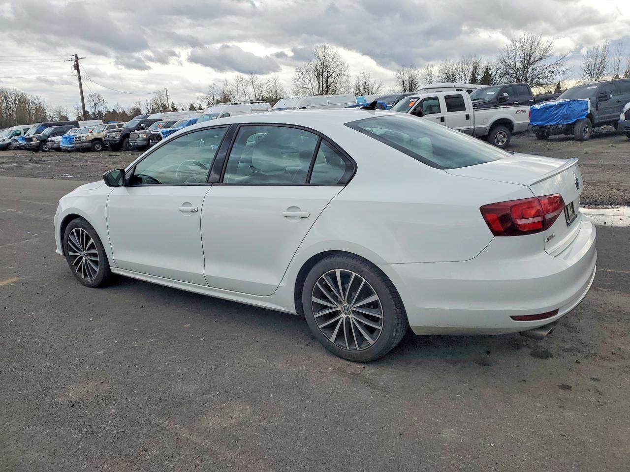 2017 VOLKSWAGEN JETTA SPORT photo 4
