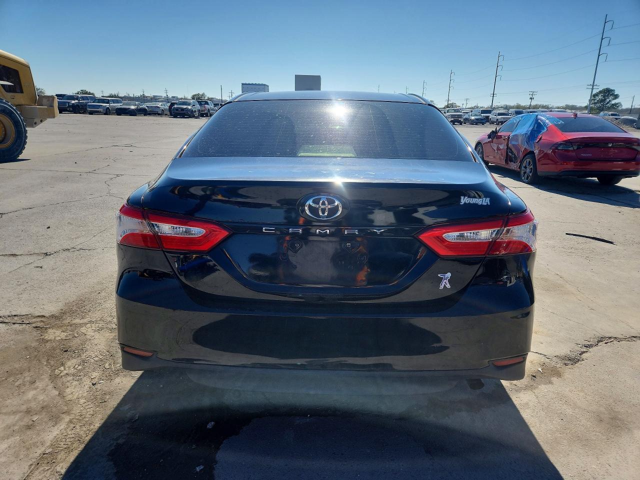 2018 TOYOTA CAMRY LE photo 11