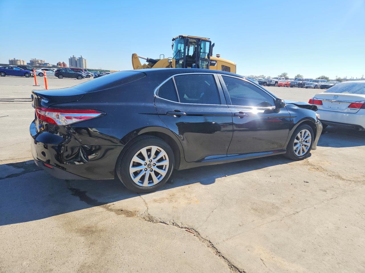 2018 TOYOTA CAMRY LE photo 5