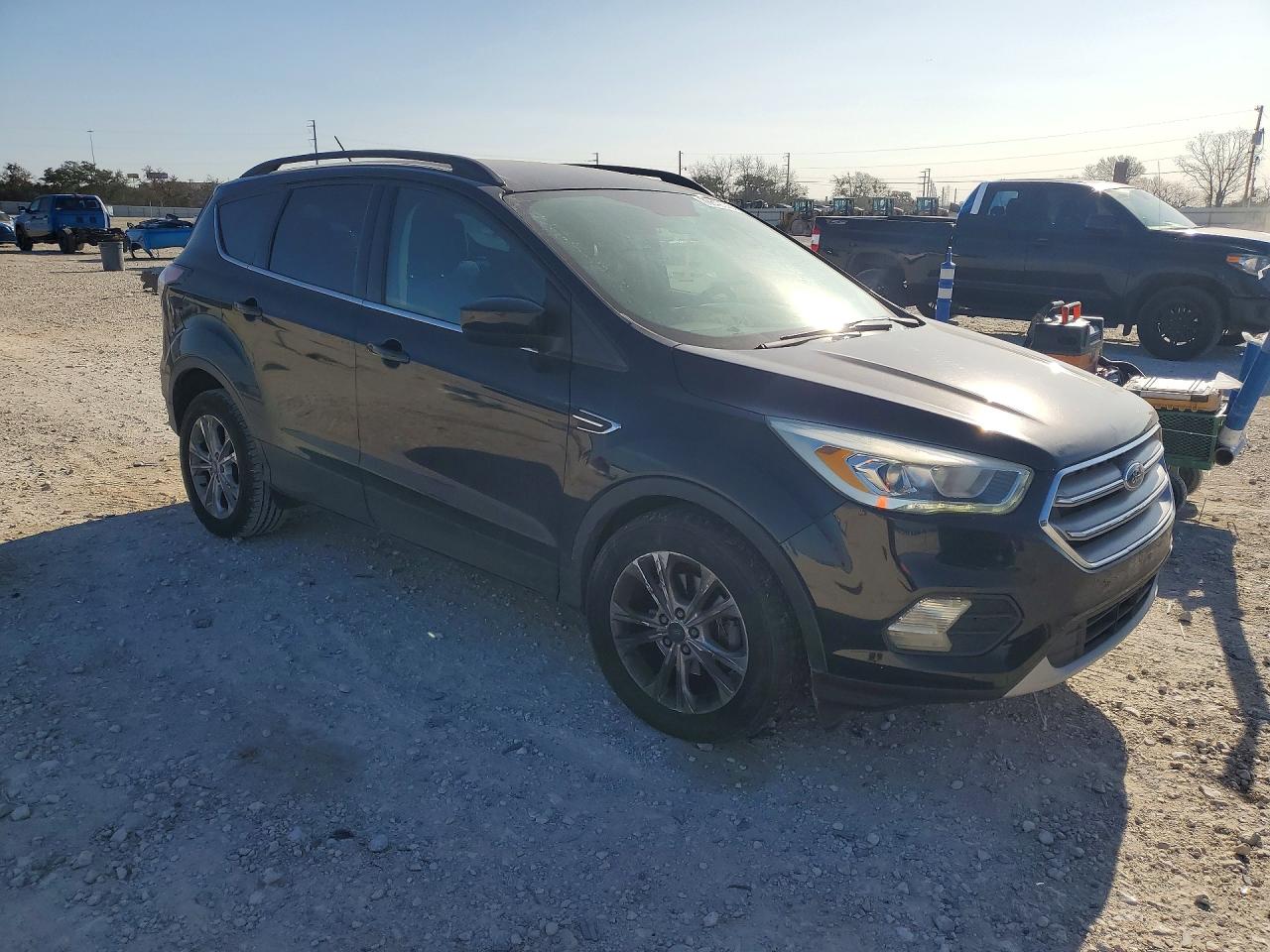 2017 FORD ESCAPE SE photo 4